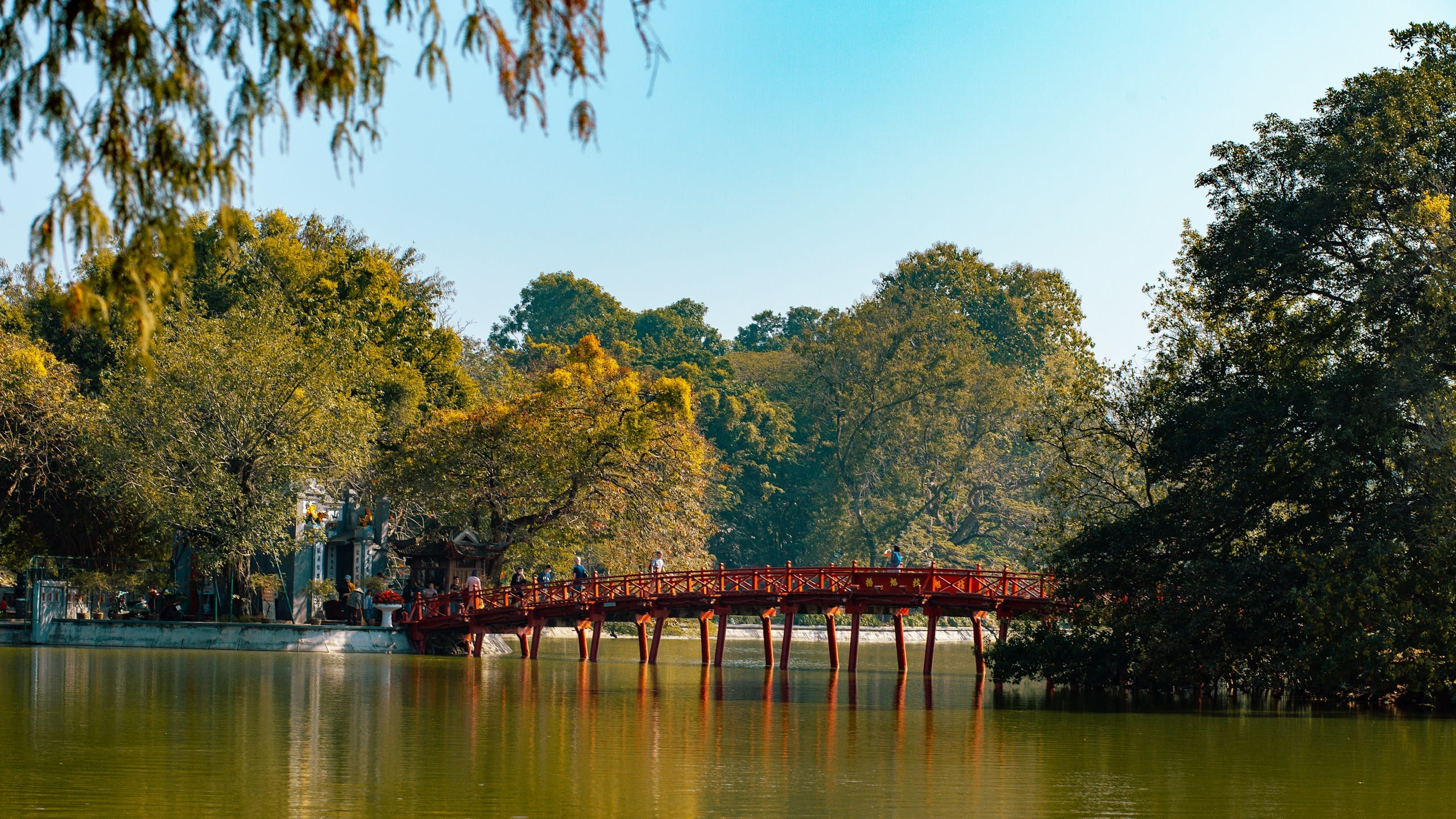 Hanoi Runs on Pho at Dawn — Vietnam's Northern Capital Without the Checklist
